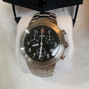 Victorinox Swiss Army Maverick Stainless Watch NIB
